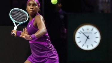 US' Coco Gauff returns the ball to Poland's Iga Swiatek during their women's singles tennis match at the WTA Finals Championship in Riyadh on November 5, 2024. 
Fayez NURELDINE / AFP