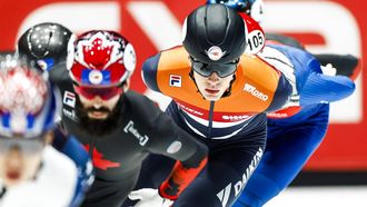 ROTTERDAM - Jens van 't Wout (NED) tijdens de 1500 meter mannen halve finale op het WK shorttrack in Ahoy. ANP IRIS VAN DEN BROEK