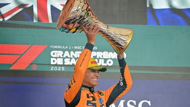McLaren's British driver Lando Norris lifts the trophy on the podium after winning the Sao Paulo Formula One Grand Prix at the Jose Carlos Pace racetrack, aka Interlagos, in Sao Paulo, Brazil on November 9, 2025. 
Nelson ALMEIDA / AFP
