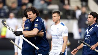 AMSTELVEEN - Miles Bukkens en Alexander Hendrickx (Pinoke) juichen na de 1-0  tegen SV Kampong tijdens de Euro Hockey League finale. ANP SANDER KONING