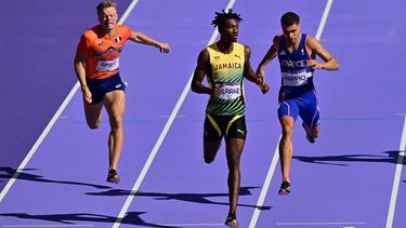 Netherlands' Nick Smidt, Jamaica's Roshawn Clarke and France's Wilfried Happio compete in the men's 400m hurdles heat of the athletics event at the Paris 2024 Olympic Games at Stade de France in Saint-Denis, north of Paris, on August 5, 2024. 
Martin  BERNETTI / AFP