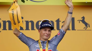 epa11468379 Belgian rider Jasper Philipsen of Alpecin - Deceuninck celebrates on the podium after winning the tenth stage of the 2024 Tour de France cycling race over 187km from Orleans to Saint-Amand-Montrond, France, 09 July 2024.  EPA/KIM LUDBROOK