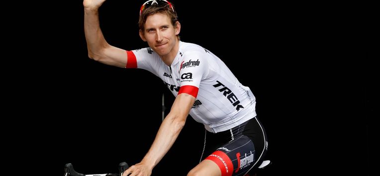 LA ROCHE-SUR-YON - Bauke Mollema tijdens de presentatie van de wielerploegen die deelnemen aan de Tour de France. ANP BAS CZERWINSKI