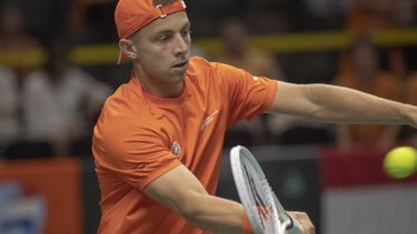 2023-09-12 16:35:03 epa10856446 Tallon Griekspoor of Netherlands in action against Emil Ruusuvuori of Finland during the Davis Cup Group D match between Netherlands and Finland in Split, Croatia, 12 September 2023.  EPA/-