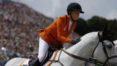 epa11518802 Kim Emmen of Netherlands riding Imagine competes the Equestrian Jumping Team final in the Paris 2024 Olympic Games, at the Chateau de Versailles in Versailles, France, 02 August 2024.  EPA/CAROLINE BREHMAN