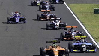 2023-07-22 09:54:53 epa10761754 Drivers steer their cars during the sprint shootout even at the Hungaroring Circuit race track in Mogyorod, near Budapest, Hungary, 22 July 2023, one day ahead of the Formula One Hungarian Grand Prix.  EPA/Zsolt Czegledi HUNGARY OUT