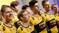 2022-12-22 15:38:38 AMSTERDAM - Wilco Kelderman, Jonas Vingegaard, Wout van Aert, Dylan van Baarle en Koen Bouwman (VLNR) tijdens de teampresentatie van de wielerploegen van Team Jumbo-Visma 2023. ANP SEM VAN DER WAL