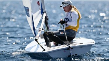 Netherlands' Marit Bouwmeester competes in race 9 of the women’s ILCA 6 single-handed dinghy event during the Paris 2024 Olympic Games sailing competition at the Roucas-Blanc Marina in Marseille on August 5, 2024.  
Christophe SIMON / AFP