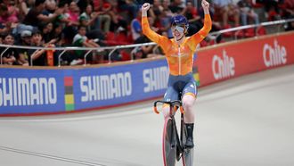 Netherlands' #122 Hetty Van de Wouw celebrates after winning the women's team sprint final during the 2025 UCI Track World Championships at the Peñalolen Velodrome in Santiago on October 22, 2025. 
Javier TORRES / AFP
