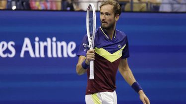 2023-09-09 03:59:04 Russia's Daniil Medvedev reacts during the US Open tennis tournament men's singles semi-finals match against Spain's Carlos Alcaraz at the USTA Billie Jean King National Tennis Center in New York City, on September 8, 2023. 
KENA BETANCUR / AFP