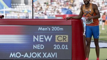 epa12205071 Xavi Mo-Ajok of the Netherlands celebrates his victory and the new championship record in the men's 200 meters event at the European Athletics Team Championships at Vallehermoso Stadium, in Madrid, Spain, 29 June 2025.  EPA/SERGIO PEREZ