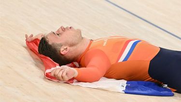 Netherlands' Harrie Lavreysen reacts after winning the men's track cycling keirin final for gold of the Paris 2024 Olympic Games at the Saint-Quentin-en-Yvelines National Velodrome in Montigny-le-Bretonneux, south-west of Paris, on August 11, 2024. 
SEBASTIEN BOZON / AFP