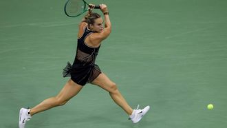 epa13208107 Aryna Sabalenka of Belarus in action against Polina Iatcentko of Russia during their second round Women’s Singles match at the US Open Tennis Championships in Flushing Meadows, New York, USA, 02 September 2026.  EPA/BRIAN HIRSCHFELD