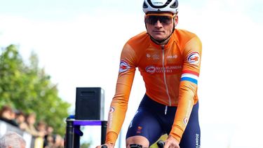 Netherlands' Mathieu van der Poel competes during the Men elite race at the UCI World Gravel Championships, in Leuven on October 6, 2024. 
DAVID PINTENS / Belga / AFP