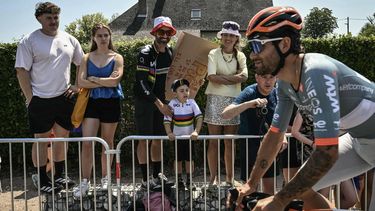 Spectators lining the race route watch as Netcompany INEOS team's Italian rider Filippo Ganna cycles past at the start of the 5th stage of the 113th edition of the Tour de France cycling race, 158 km between Lannemezan and Pau in southwestern France, on July 8, 2026. 
Jeff PACHOUD / AFP