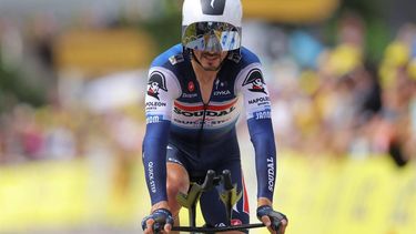 Soudal Quick-Step's French rider Julian Alaphilippe cycles to the finish line during the 16th stage of the 110th edition of the Tour de France cycling race, 22 km individual time trial between Passy and Combloux, in the French Alps, on July 18, 2023. 
Thomas SAMSON / AFP