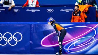 MILAAN - Xandra Velzeboer na haar val op de halve finale van de mixed relay in de Milano Ice Skating Area, tijdens de Olympische Winterspelen. SEM VAN DER WAL / ANP
