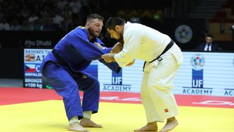 epa11364027 Tamerlan Bashaev (in White) of Russia and Lukas Krpalek of Czech Republic fight in the bronze of men's +100 category of Judo World Championships 2024 in Abu Dhabi, United Arab Emirates, 23 May 2024.  EPA/ALI HAIDER