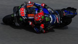 epa11238934 Fabio Quartararo of France and Monster Energy Yamaha MotoGP in action during the qualifying session of the Motorcycling Grand Prix of Portugal, in Portimao, Portugal, 23 March 2024. The 2024 Motorcycling Grand Prix of Portugal is held on 24 March.  EPA/JOSE SENA GOULAO