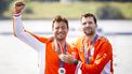 PARIJS - Melvin Twellaar en Stef Broenink tijdens de huldiging van hun zilveren medaille na afloop van de finale dubbeltwee op het olympisch roeitoernooi tijdens de zomerspelen in de Franse hoofdstad. ANP IRIS VAN DEN BROEK