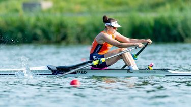 AMSTERDAM - Femke van de Vliet in actie op de finale lichte vrouwen skiff op de vierde dag van de wereldkampioenschappen roeien op de Bosbaan in het Amsterdamse Bos. IRIS VAN DEN BROEK / ANP