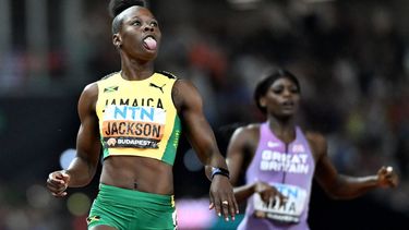 2023-08-25 21:46:47 Jamaica's Shericka Jackson crosses the finish line to win the women's 200m final during the World Athletics Championships at the National Athletics Centre in Budapest on August 25, 2023. 
Jewel SAMAD / AFP