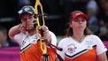 epa06281457 Sanne De Laat (R) and Mike Schloesser (L) of the Netherlands compete during the mixed composite bow competition of the 2017 World Archery Championships in Mexico City, Mexico, 21 October 2017.  EPA/JOSE MENDEZ