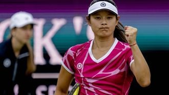 ROSMALEN - Tennisster Arianne Hartono in actie op het internationale tennistoernooi Libema Open. Het gecombineerde Nederlandse tennistoernooi voor mannen en vrouwen wordt twaalf dagen lang gehouden op de grasbanen van Autotron. ANP SANDER KONING