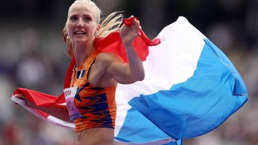 Netherlands' Fleur Jong celebrates her victory after winning a gold medal during the Women's long jump -T64 event during the Paris 2024 Paralympic Games at the Stade de France in Saint-Denis, north of Paris, on August 31, 2024. 
FRANCK FIFE / AFP