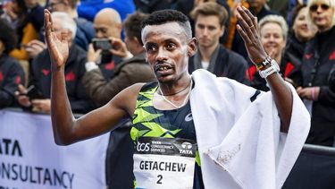 AMSTERDAM - Tsegaye Getachew wint de 48e editie van de marathon van Amsterdam. ANP RAMON VAN FLYMEN