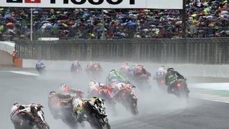 Riders compete during the MotoGP race of the Valencia Grand Prix at the Ricardo Tormo racetrack in Cheste, on November 18, 2018. 
JOSE JORDAN / AFP