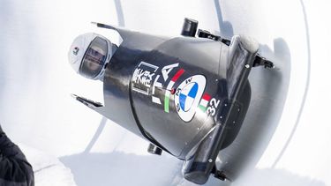 epa10438108 Giada Andreutti of Italy in action during the Women's Monobob race at the IBSF Bobsleigh World Championships in St. Moritz, Switzerland, 29 January 2023.  EPA/MAYK WENDT