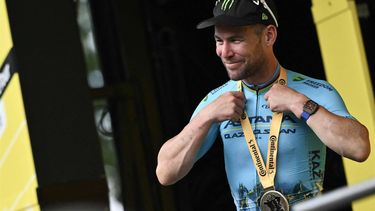 Astana Qazaqstan Team's British rider Mark Cavendish celebrates on the podium after winning the 5th stage of the 111th edition of the Tour de France cycling race, 177,5 km between Saint-Jean-de-Maurienne and Saint-Vulbas, on July 3, 2024. 
Marco BERTORELLO / AFP