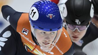 epa12540074 Corinne Stoddard (R) of the USA and Michelle Velzeboer (L) of the Netherlands compete in the quarterfinal Women's 1500 m race at the ISU Short track Speed Skating World Cup in Gdansk, Poland, 21 November 2025.  EPA/Adam Warzawa POLAND OUT