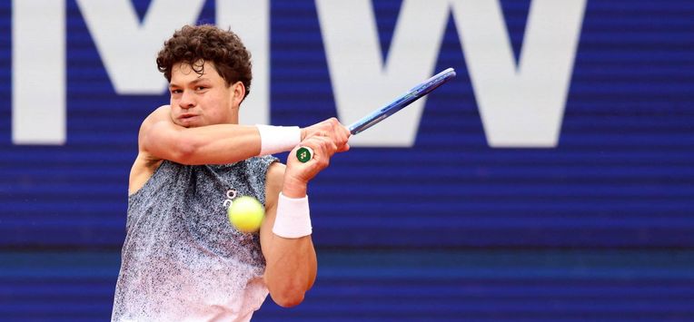 US' Ben Shelton returns the ball to Italy's Flavio Cobolli (not in picture) during the men's singles final match at the ATP Munich Open tennis tournament in Munich, southern Germany on April 19, 2026.  
Alexandra BEIER / AFP