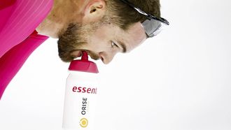 HEERENVEEN - Chris Huizinga na afloop van de 10.000 meter voor mannen tijdens de slotdag van het NK Afstanden in Thialf. De olympische winter werd afgetrapt met het driedaagse schaatstoernooi. ANP VINCENT JANNINK