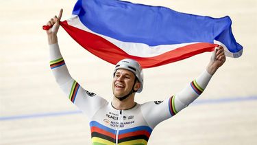 HEUSDEN-ZOLDER - Baanwielrenner Harrie Lavreysen wint de finale sprint tijdens de vierde dag van de Europese kampioenschappen baanwielrennen in Belgie. ANP BAS CZERWINSKI