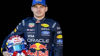 MELBOURNE - Max Verstappen (Red Bull Racing) poseert voor de fotografen op het Albert Park Circuit in aanloop naar de Grote Prijs van Australië. SANDER KONING / ANP