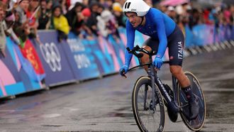 epa11500001 Alberto Bettiol of Italy in action during the Men's Individual Time Trial at the Road Cycling competitions in the Paris 2024 Olympic Games, Pont Alexandre III in Paris, France, 27 July 2024.  EPA/TERESA SUAREZ