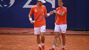 Netherlands' Demi Schuurs (R) and Netherlands' Wesley Koolhof (L) interact while playing China's Wang Xinyu and China's Zhang Zhizhen during their mixed doubles semi-final tennis match at the Roland-Garros Stadium during the Paris 2024 Olympic Games, in Paris on August 1, 2024.  
CARL DE SOUZA / AFP