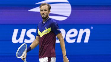 2023-09-03 06:55:30 Russia's Daniil Medvedev walks to the baseline during the US Open tennis tournament men's singles third round match against Argentina's Sebastian Baez at the USTA Billie Jean King National Tennis Center in New York City, on September 2, 2023. 
COREY SIPKIN / AFP