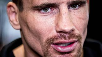 SCHIPHOL - Rico Verhoeven staat de pers te woord na afloop van de stare down voorafgaand aan de GLORY-wedstrijd tegen Tariq Osaro in de Gelredome. ANP REMKO DE WAAL