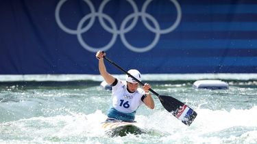 epa11509060 Lena Teunissen of the Netherlands in action during the Women Canoe Single Heats of the Canoeing Slalom competitions in the Paris 2024 Olympic Games at the Vaires-sur-Marne Nautical Stadium, in Vaires-sur-Marne, France, 30 July 2024.  EPA/ALI HAIDER