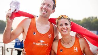SHANGHAI -  Roos de Jong en Melvin Twellaar in actie tijdens de finale mixed dubbeltwee op de WK roeien in Shanghai. ANP IRIS VAN DEN BROEK