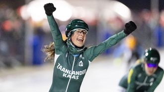 WINTERSWIJK - Sofia Schilder viert haar overwinning tijdens de eerste marathon op natuurijs van deze winter, op tweede kerstdag. Winterswijk was vorige keer ook de eerste met de marathon op natuurijs. ANP VINCENT JANNINK