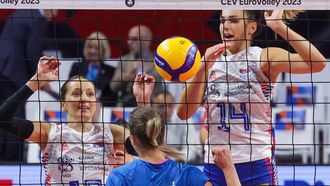 2023-08-30 21:11:51 epa10829655 Maja Ognjenovic and Maja Aleksic of Serbia in action during the EuroVolley Women 2023 quarter final  volleyball match between Serbia and Czech Republic, in Brussels, Belgium, 30 August 2023.  EPA/OLIVIER MATTHYS