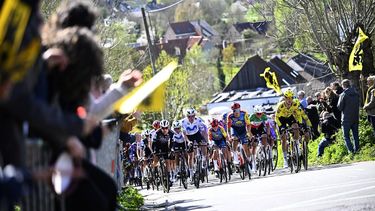 The pack of riders (peloton) cycles during the women's race of the 'Ronde van Vlaanderen/ Tour des Flandres/ Tour of Flanders' UCI WorldTour one day cycling race, 164,1 km with start and finish in Oudenaarde, on April 5, 2026. 
JASPER JACOBS / Belga / AFP
