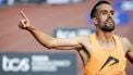AMSTERDAM - Khalid Choukoud komt over de finish van de 50e editie van de marathon van Amsterdam. Choukoud is daarmee Nederlands kampioen marathon 2025.  ANP KOEN VAN WEEL