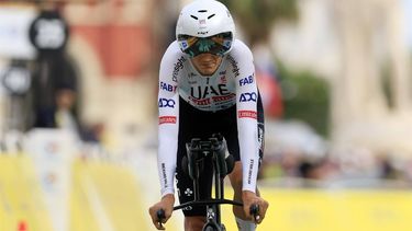 epa11490494 Spanish rider Marc Soler of UAE Team Emirates crosses the finish line of the 21th stage of the 2024 Tour de France cycling race over 33km Individual time-trial (ITT) from Monaco to Nice, 21 July 2024.  EPA/GUILLAUME HORCAJUELO