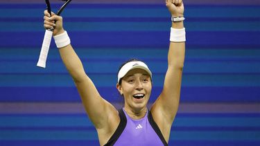 USA's Jessica Pegula celebrates after defeating Czech Republic's Karolina Muchova during their women's semifinals match on day eleven of the US Open tennis tournament at the USTA Billie Jean King National Tennis Center in New York City, on September 5, 2024. 
Kena Betancur / AFP